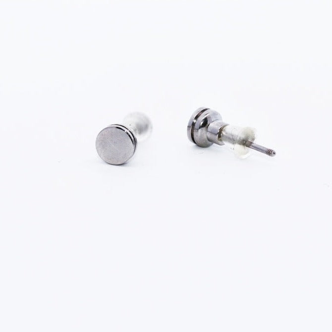 Pendientes tipo botón en el diseño de moda